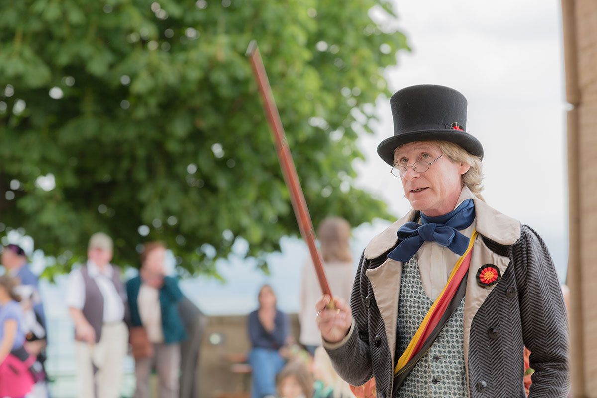 hambacher schloss hambacher fest inszenierte fuehrung neustadt weinstraße wiege demokratie