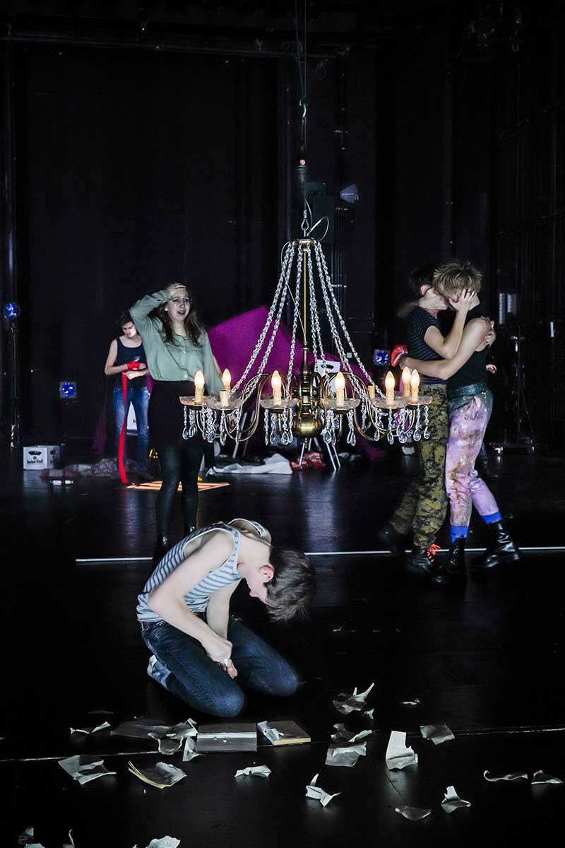 internationale schillertage nationaltheater mannheim Junges Deutsches Theater Berlin 