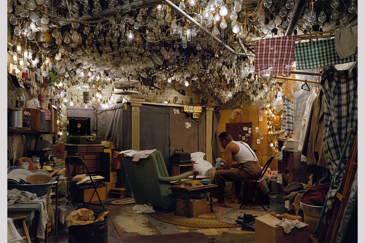 Jeff Wall, After „Invisible Man“ by Ralph Ellison, the Prologue, 1999-2001.