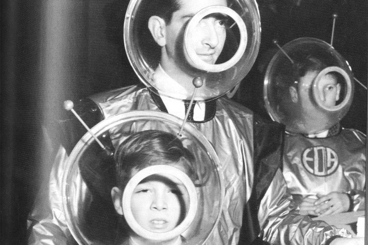 mannheimer sommer nationaltheater mannheim banda sonora battista lena enrico rava gabriele mirabassi cosmonauti russi